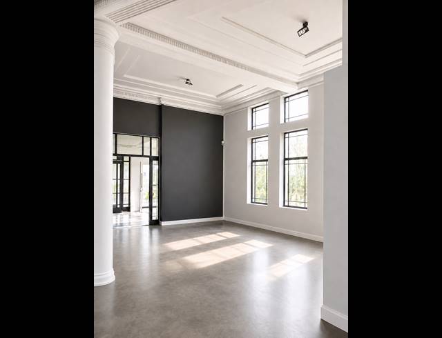 119M² BUILDING TO LET IN WOODSTOCK